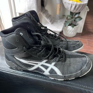 ASICS Men’s Wrestling Shoes.
